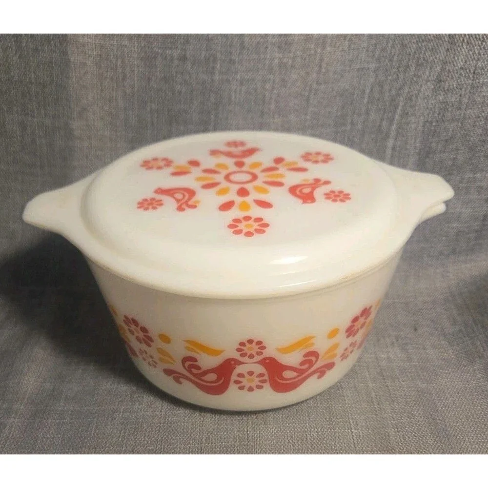 Vtg White Pyrex Friendship 473 Red Birds 1 Quart Casserole Dish with Lid EUC